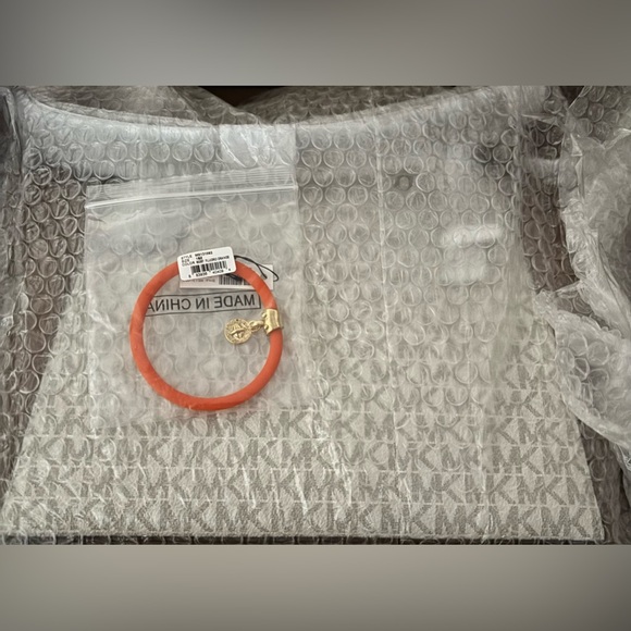 NWT Charlotte Large Logo and Leather Top-Zip Tote Bag - Picture 11 of 11